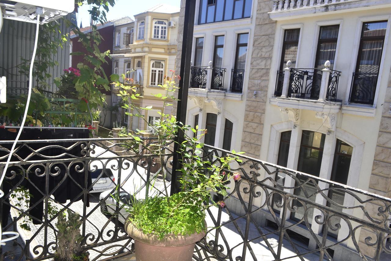 Old Batumi Apartamento Exterior foto